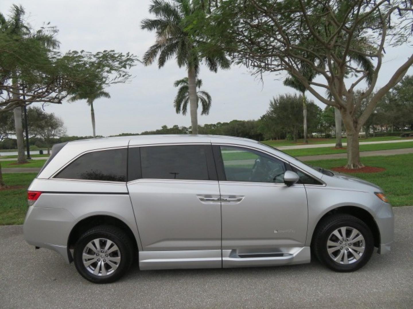 2014 Silver /GRAY Honda Odyssey EX-L (5FNRL5H68EB) with an 3.5L V6 SOHC 24V engine, 6-Speed Automatic transmission, located at 4301 Oak Circle #19, Boca Raton, FL, 33431, (954) 561-2499, 26.388861, -80.084038 - You are looking at Gorgeous Low Mileage 2014 Honda Odyssey EX-L Braunability Freedom Van Handicap Van Wheelchair Van Conversion Van with 25K Original Miles, Power Side Entry Ramp with Kneeling Van Function, Passenger Side Quick Lock System (same as ez lock), Quick Release Front Seats, Tie Down Syste - Photo#20